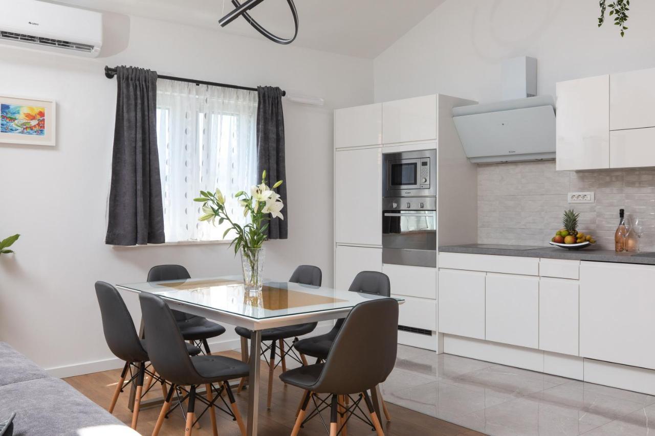 Metily Apartment Split Extérieur photo